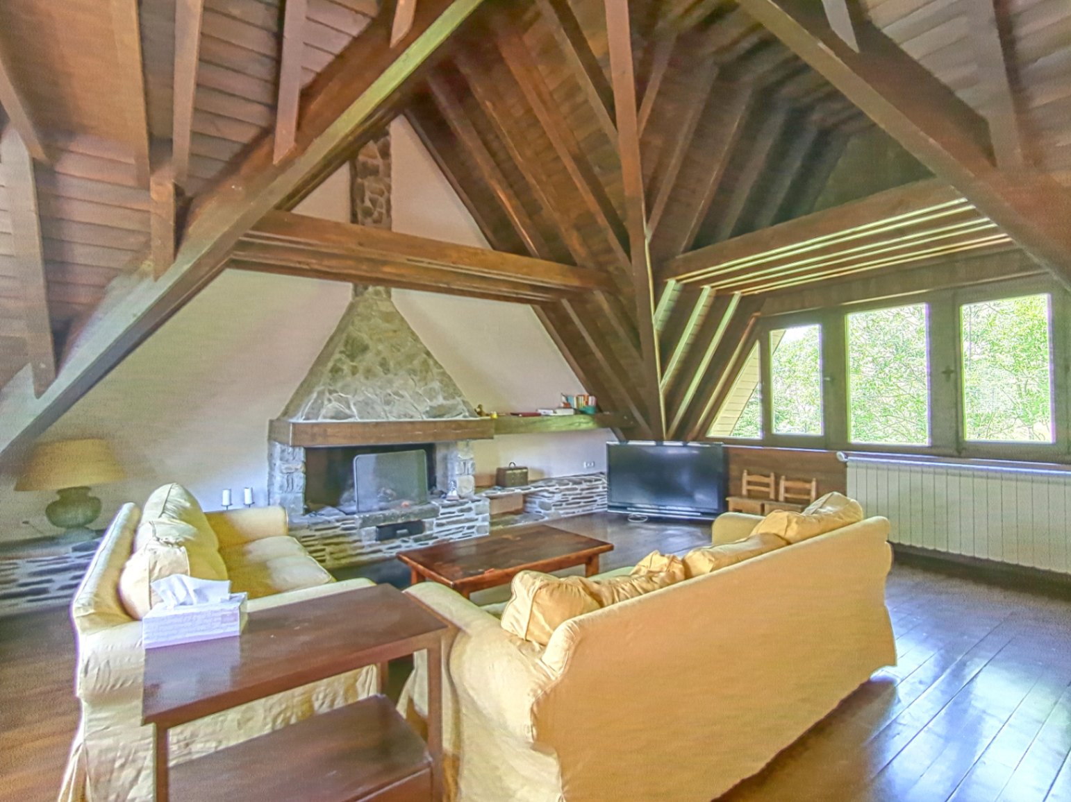 Exclusiva Casa Aranesa en Casarilh: El refugio invernal perfecto a 15 minutos de Baqueira Beret