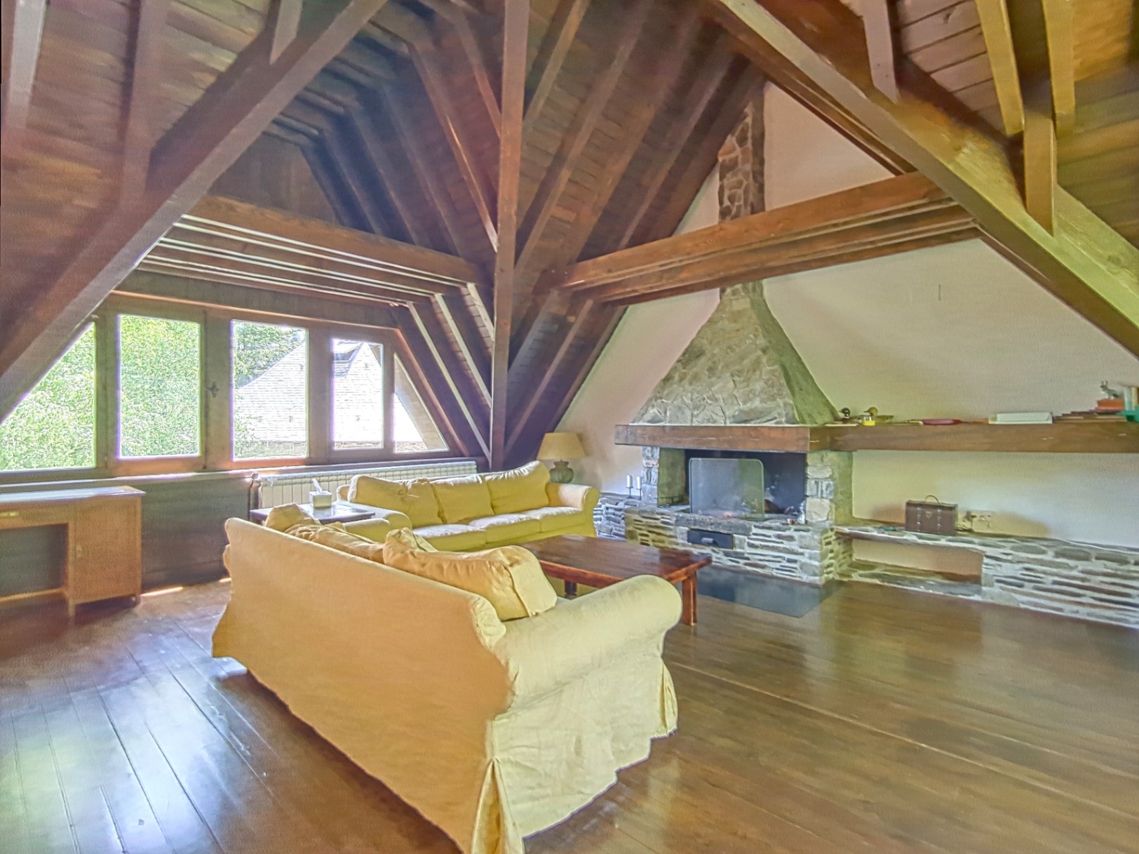 Exclusiva Casa Aranesa en Casarilh: El refugio invernal perfecto a 15 minutos de Baqueira Beret