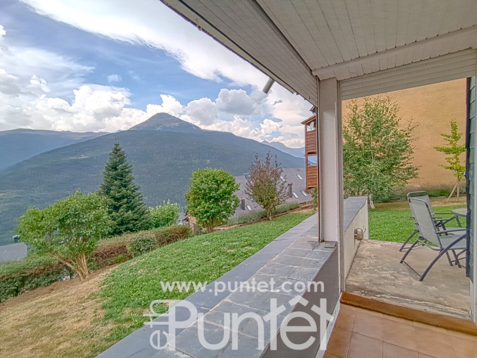 Casa con jardín y potencial urbanístico para 8 viviendas en Mont