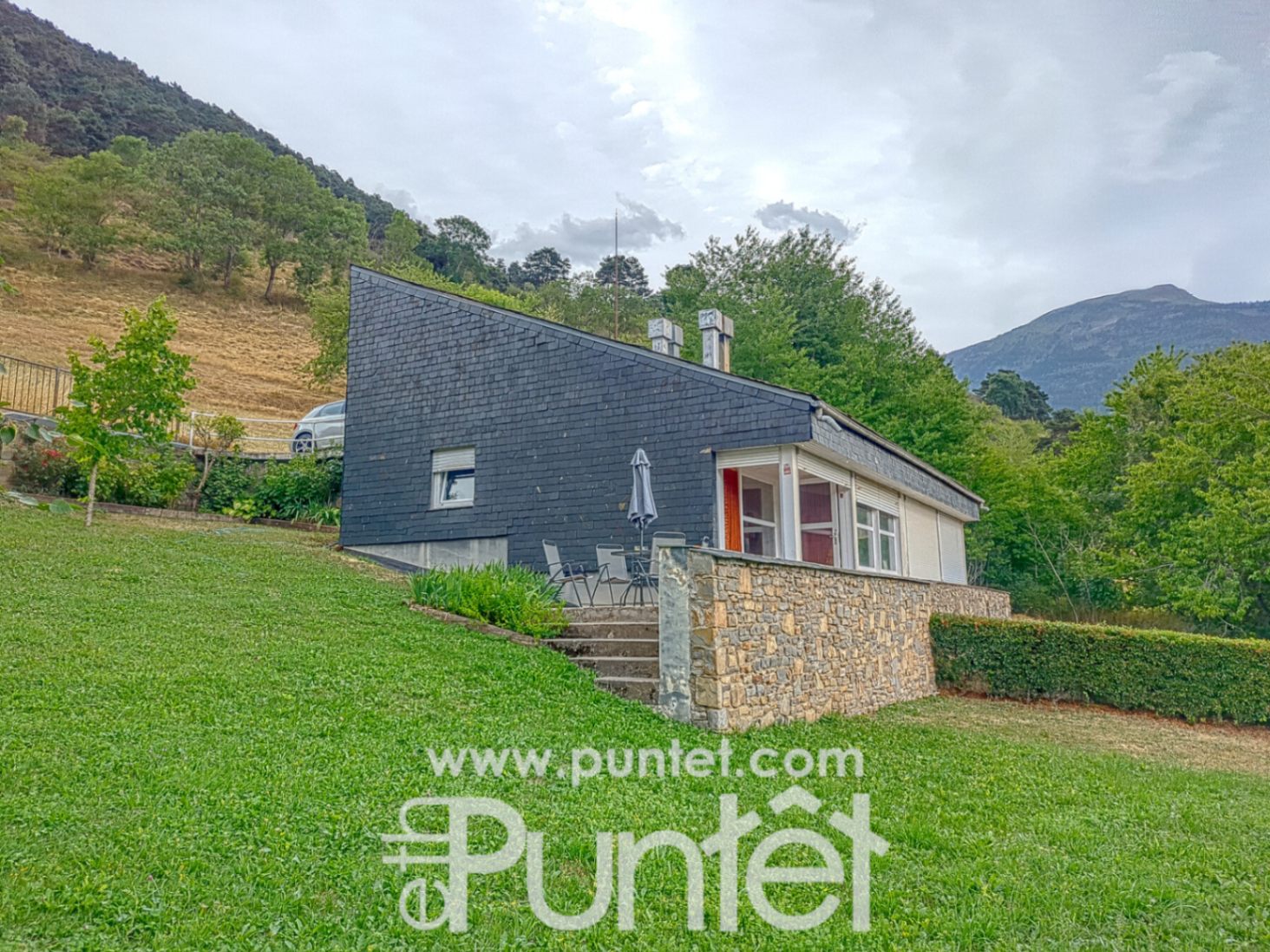 Casa con jardín y potencial urbanístico para 8 viviendas en Mont