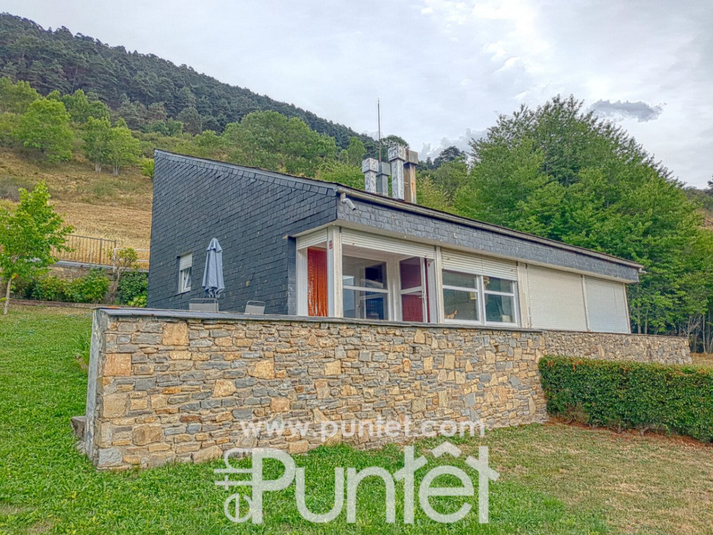 Casa con jardín y potencial urbanístico para 8 viviendas en Mont