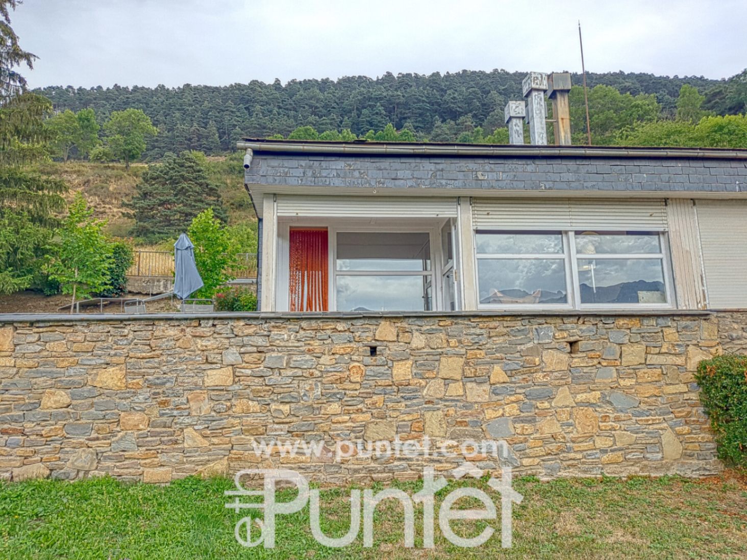 Casa con jardín y potencial urbanístico para 8 viviendas en Mont