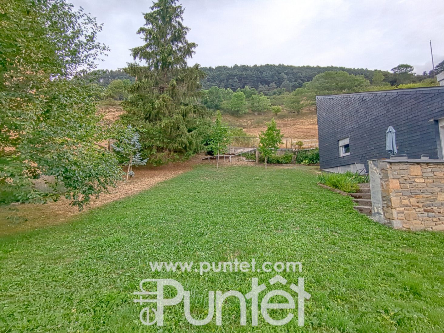Casa con jardín y potencial urbanístico para 8 viviendas en Mont