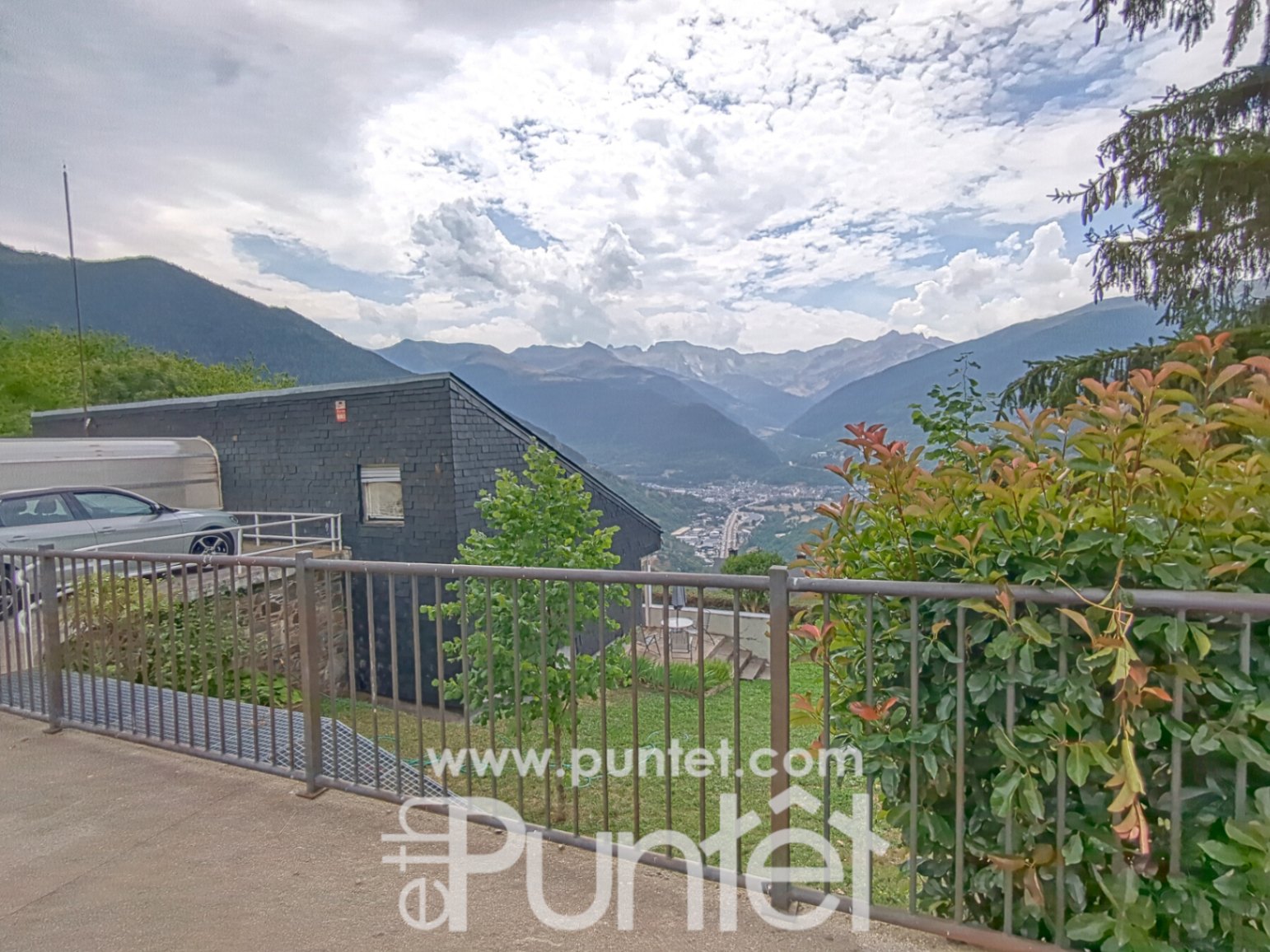 Casa con jardín y potencial urbanístico para 8 viviendas en Mont