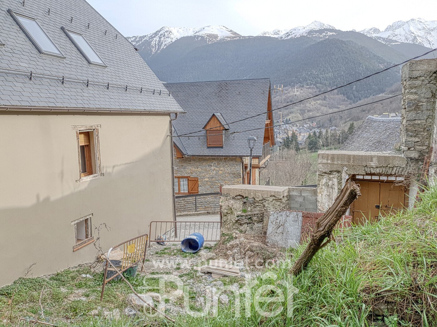 Solar para 3 viviendas en Gausac